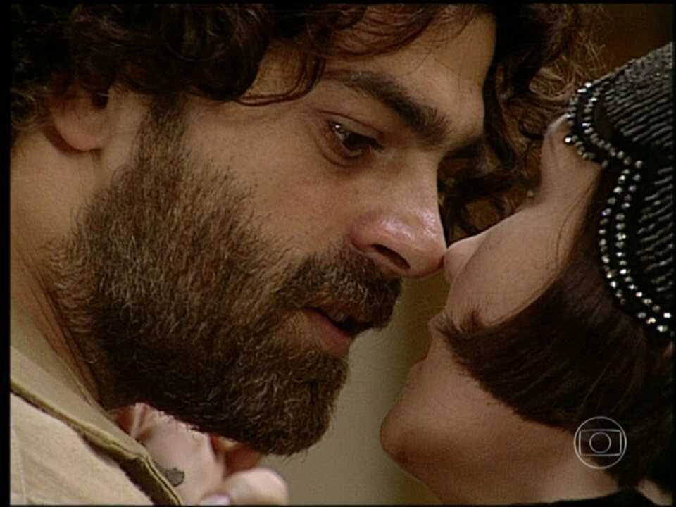 A L T: "O Cravo e a Rosa: Petruchio Tira o Fôlego De Cataria Ao Roubar O Primeiro beijo: "É Um Beijo Irresistível"