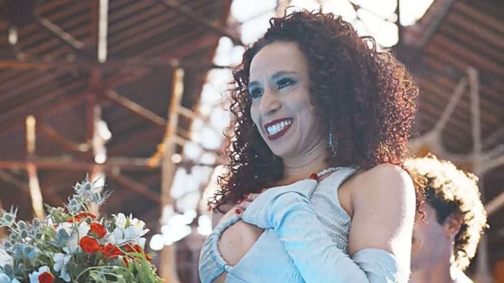 A L T: "Mauritânia salva Rhodes da falência e assume romance com Javé"