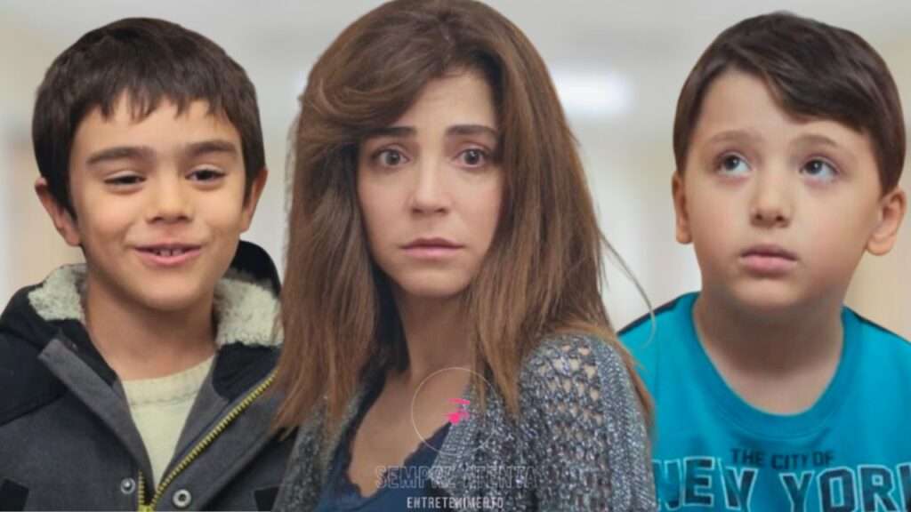 Ceyda entre Arda e Satilmes em cena emocionante da novela Força de Mulher